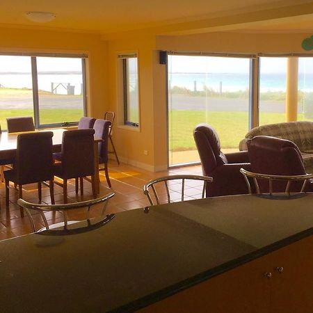 Horizons Beachfront Apartment ポート・フェアリー エクステリア 写真